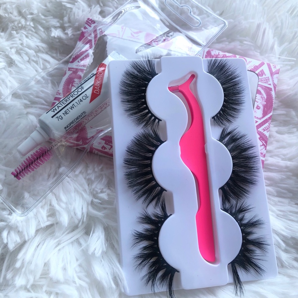 Lash Set - Picture 2 of 2